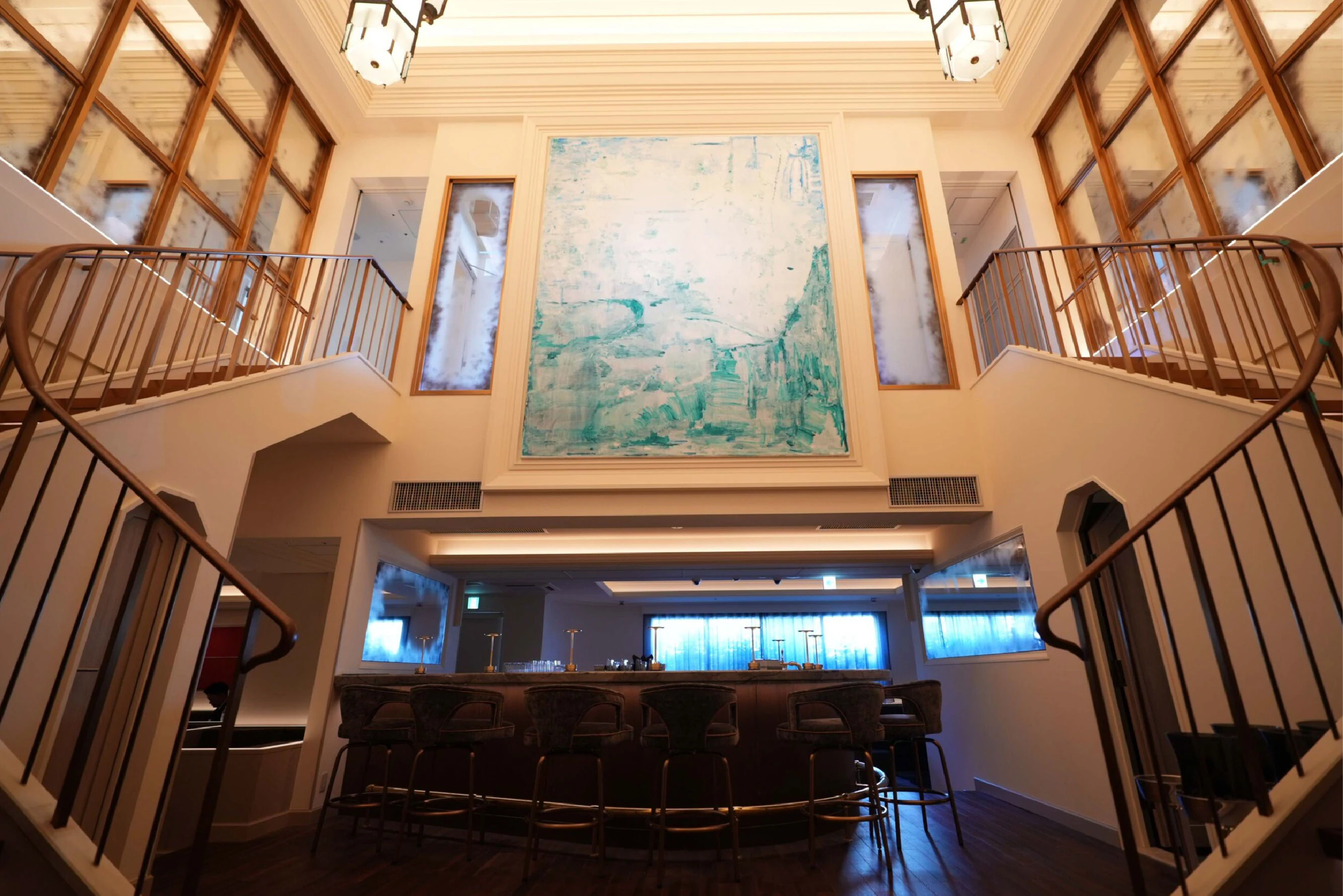 MADISON LOUNGE KITASHINCHIの店内